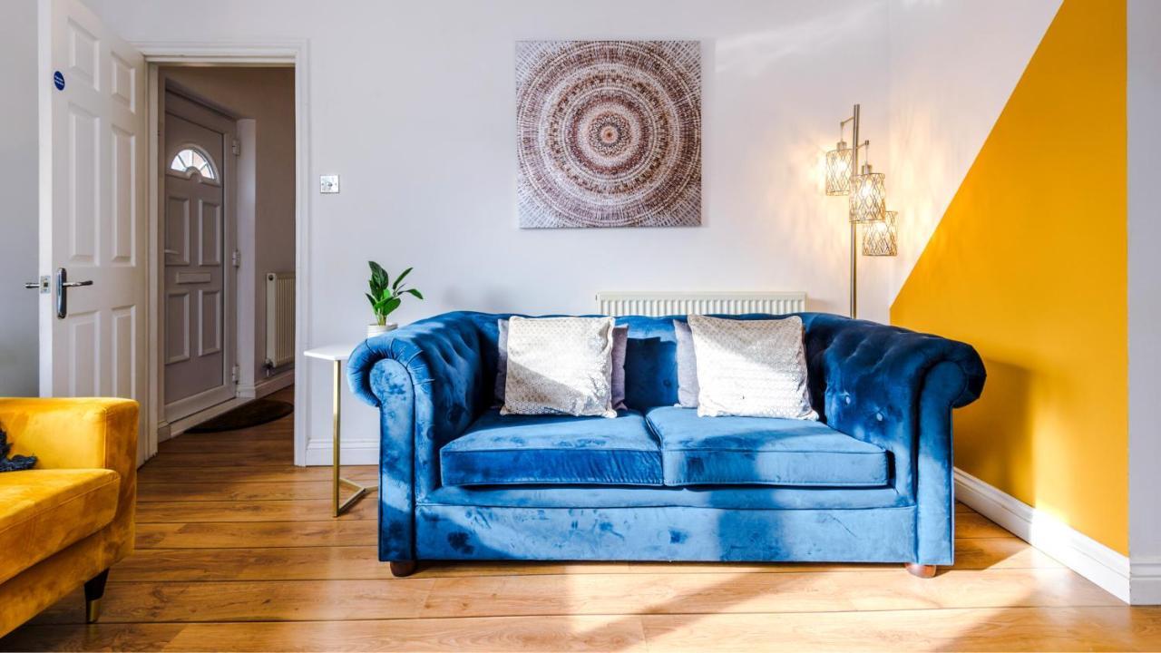 Newhall Road - 4 Bedroom Chester Home - Parking Wervin Buitenkant foto