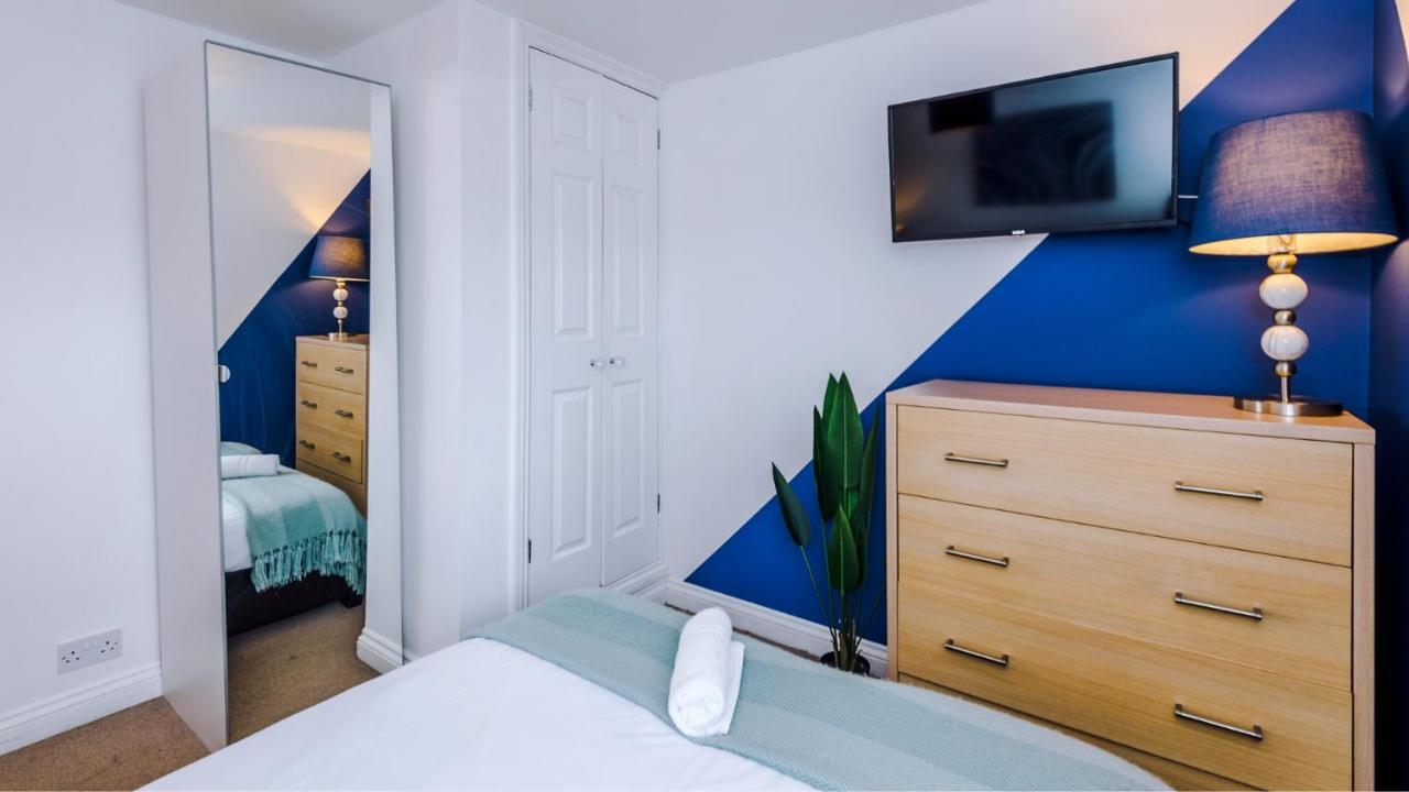 Newhall Road - 4 Bedroom Chester Home - Parking Wervin Buitenkant foto
