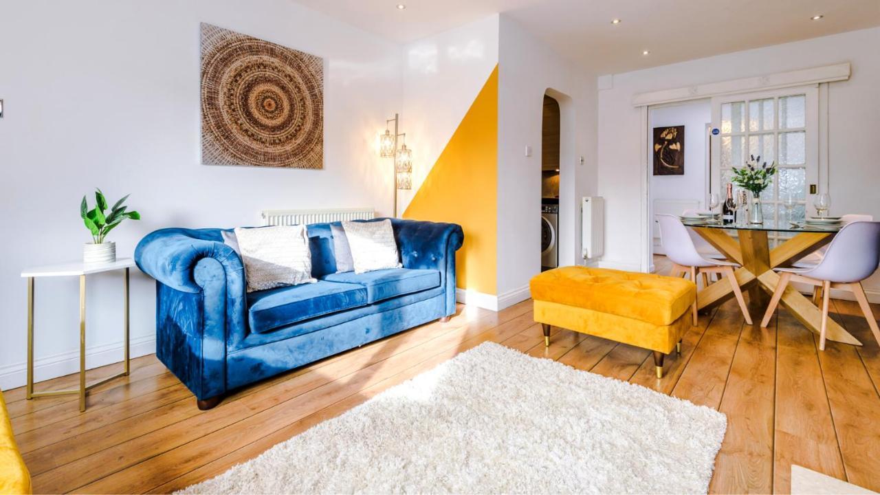 Newhall Road - 4 Bedroom Chester Home - Parking Wervin Buitenkant foto