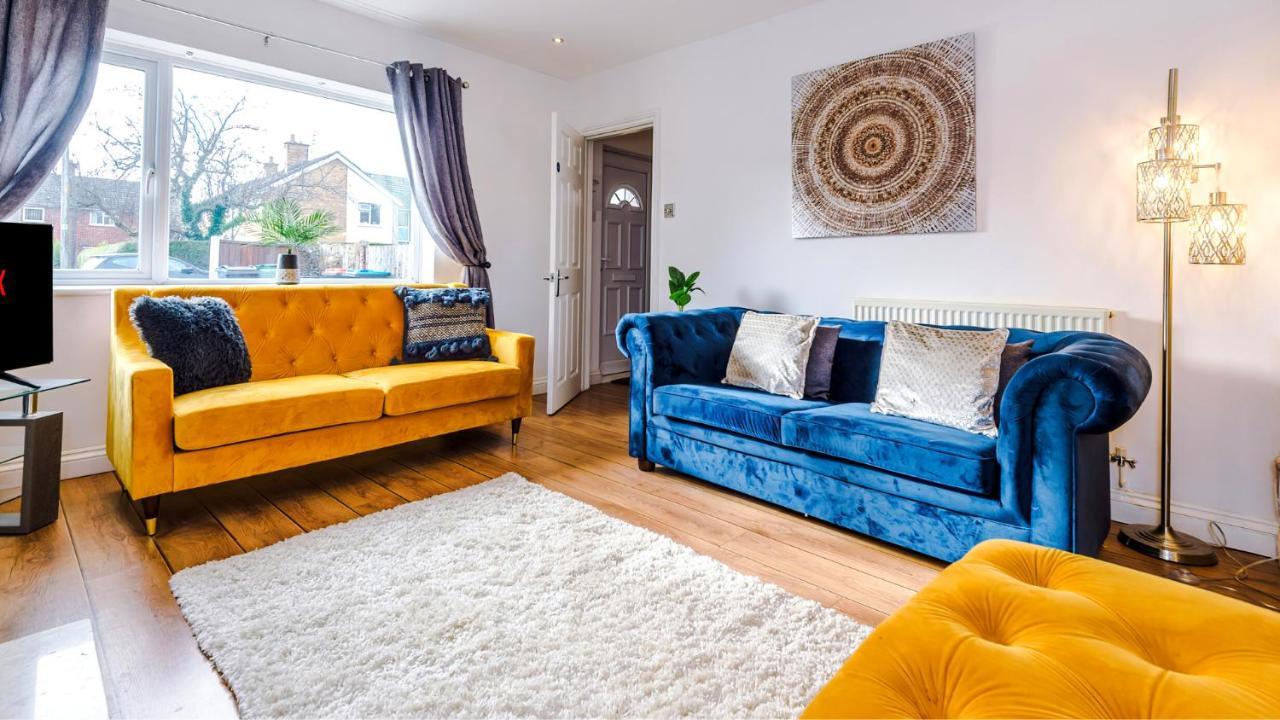 Newhall Road - 4 Bedroom Chester Home - Parking Wervin Buitenkant foto