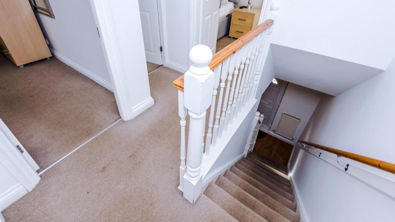Newhall Road - 4 Bedroom Chester Home - Parking Wervin Buitenkant foto