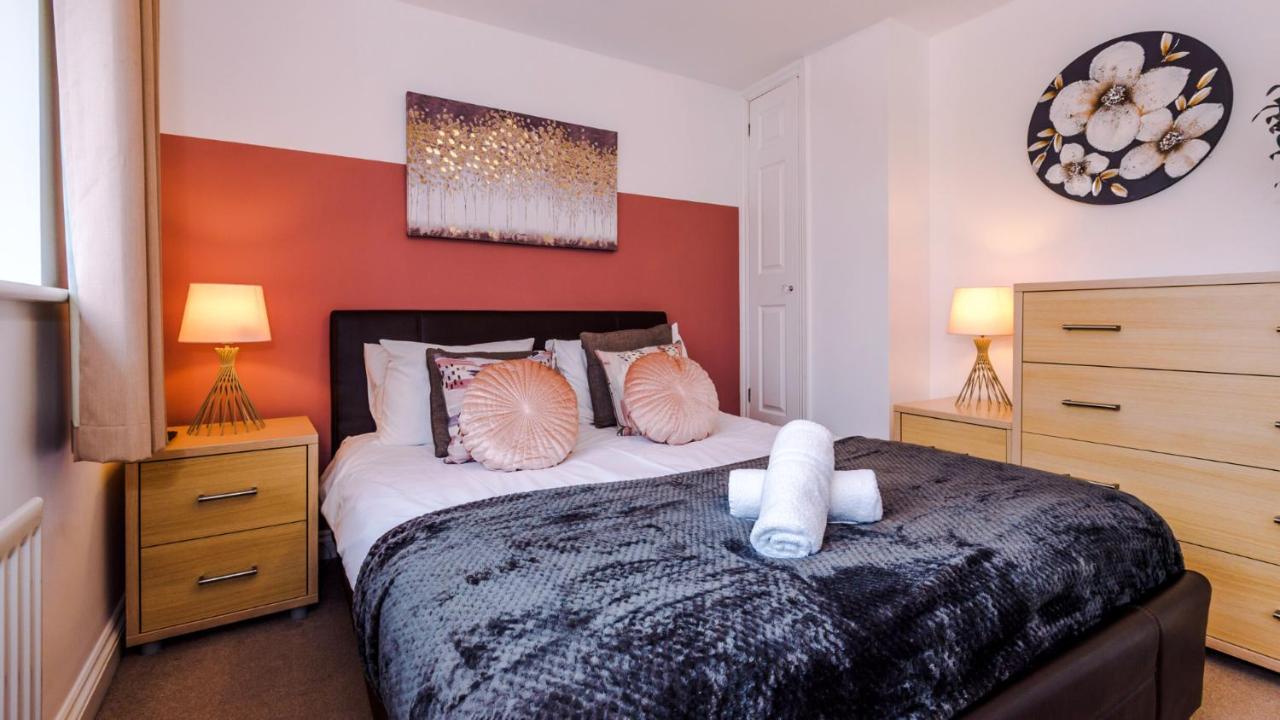 Newhall Road - 4 Bedroom Chester Home - Parking Wervin Buitenkant foto