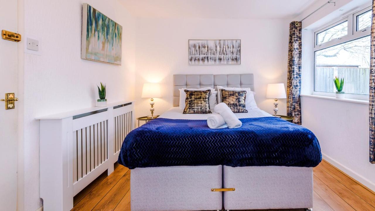 Newhall Road - 4 Bedroom Chester Home - Parking Wervin Buitenkant foto