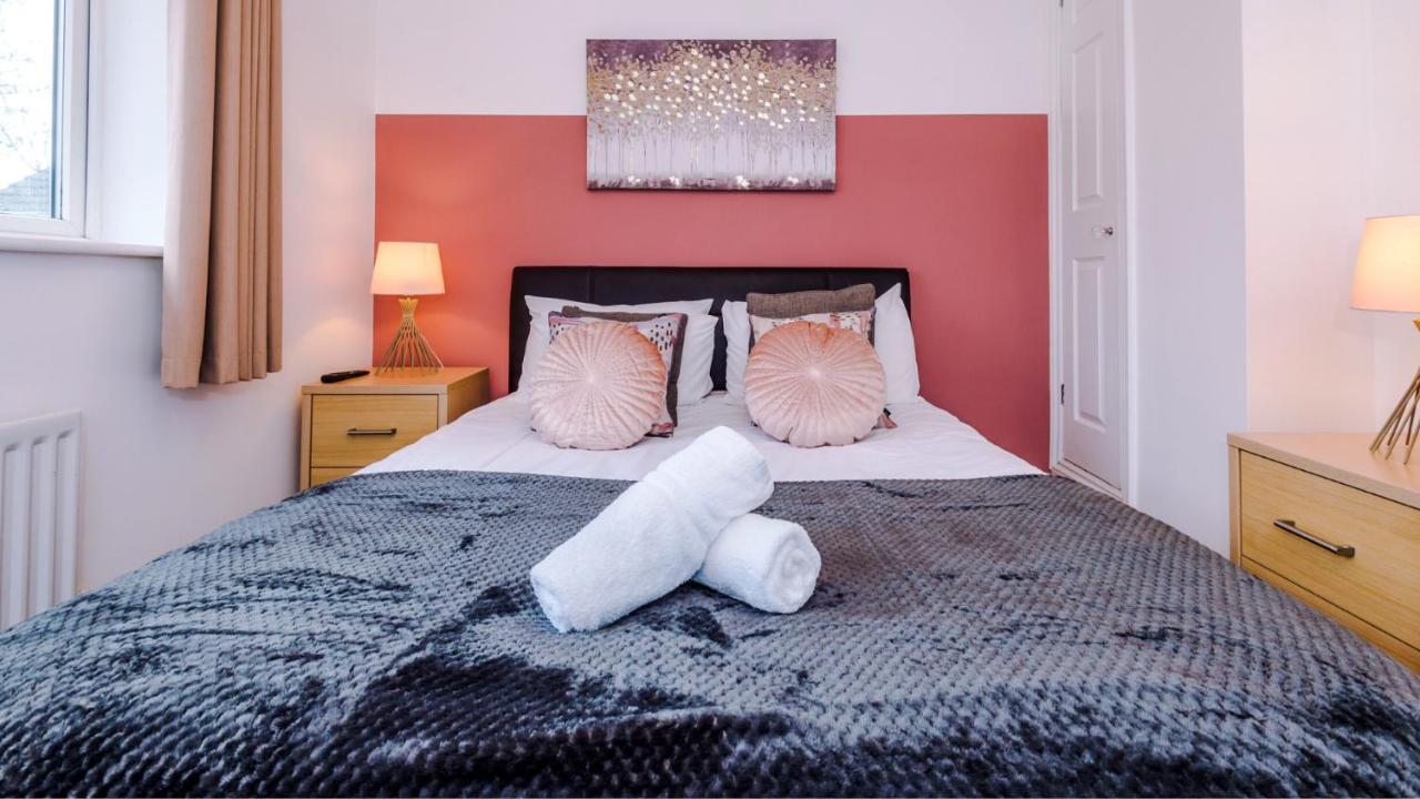 Newhall Road - 4 Bedroom Chester Home - Parking Wervin Buitenkant foto