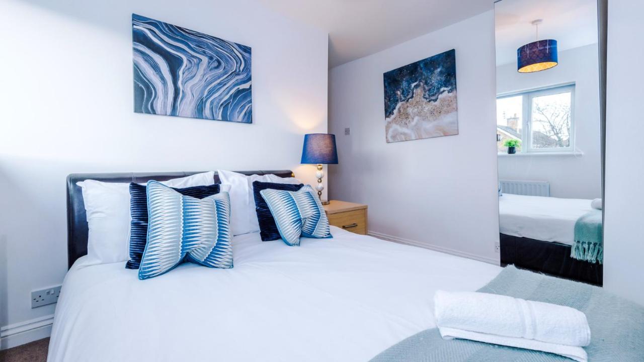 Newhall Road - 4 Bedroom Chester Home - Parking Wervin Buitenkant foto